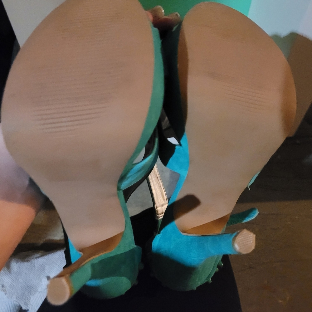 Deb Heels - Picture 5 of 9